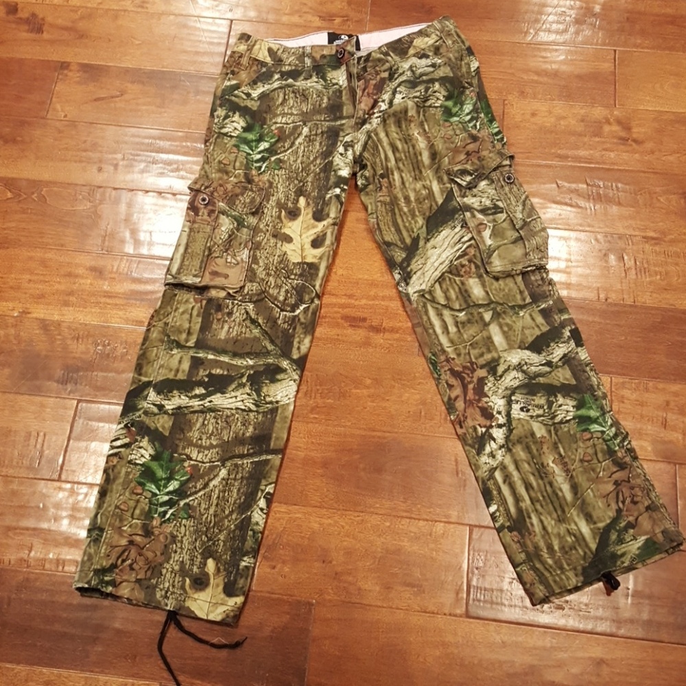 Like New! Mossy Oak camo & pink pants
